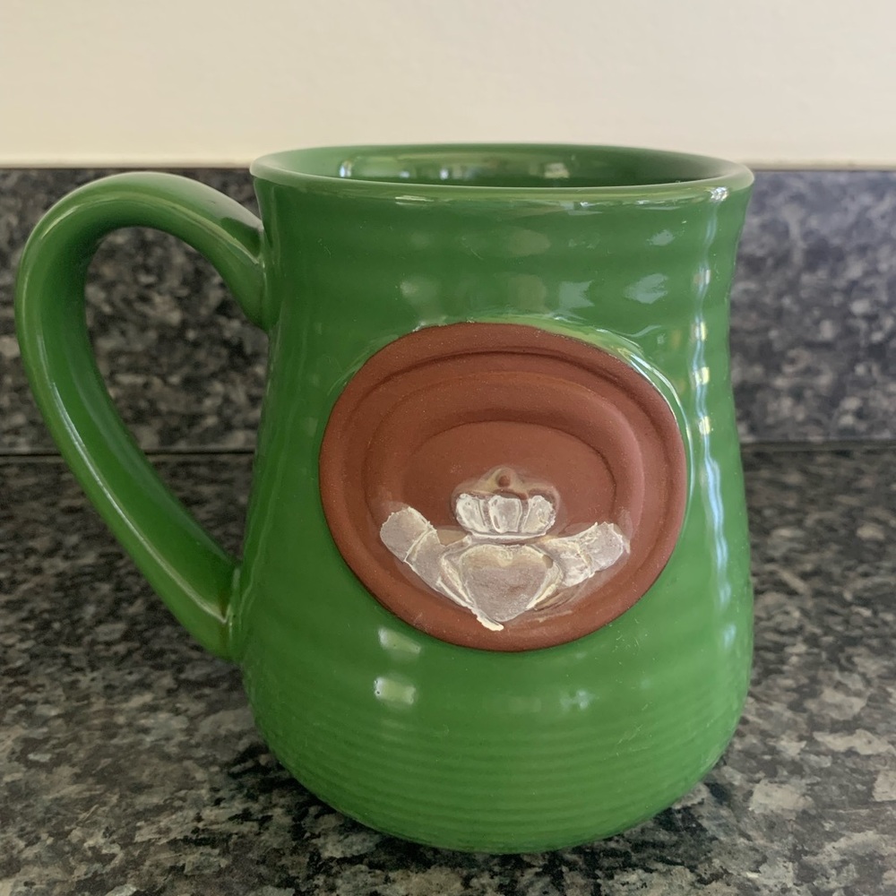 Green Claddagh Mug. NWT